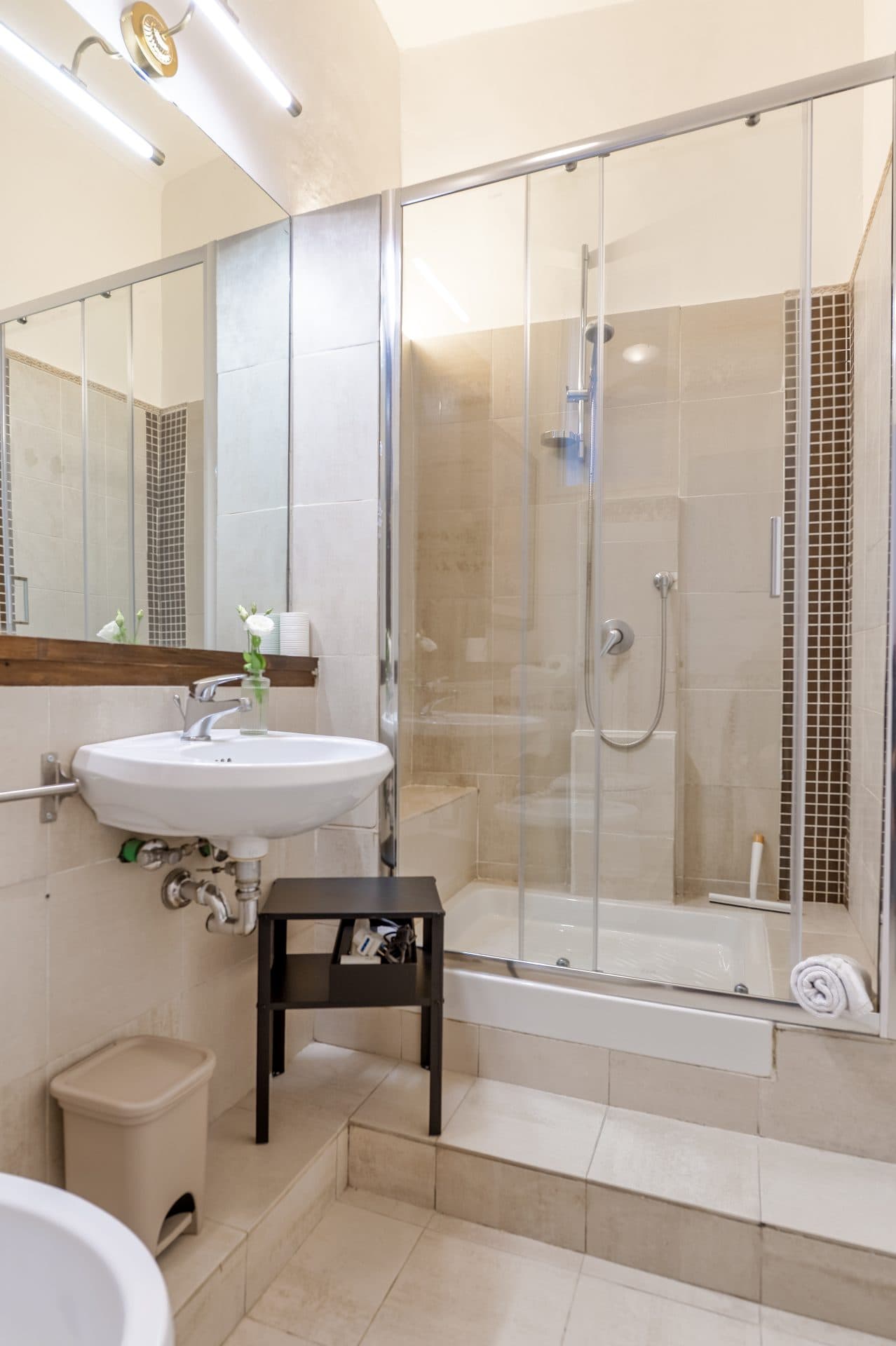 Il bagno con la doccia in vetro